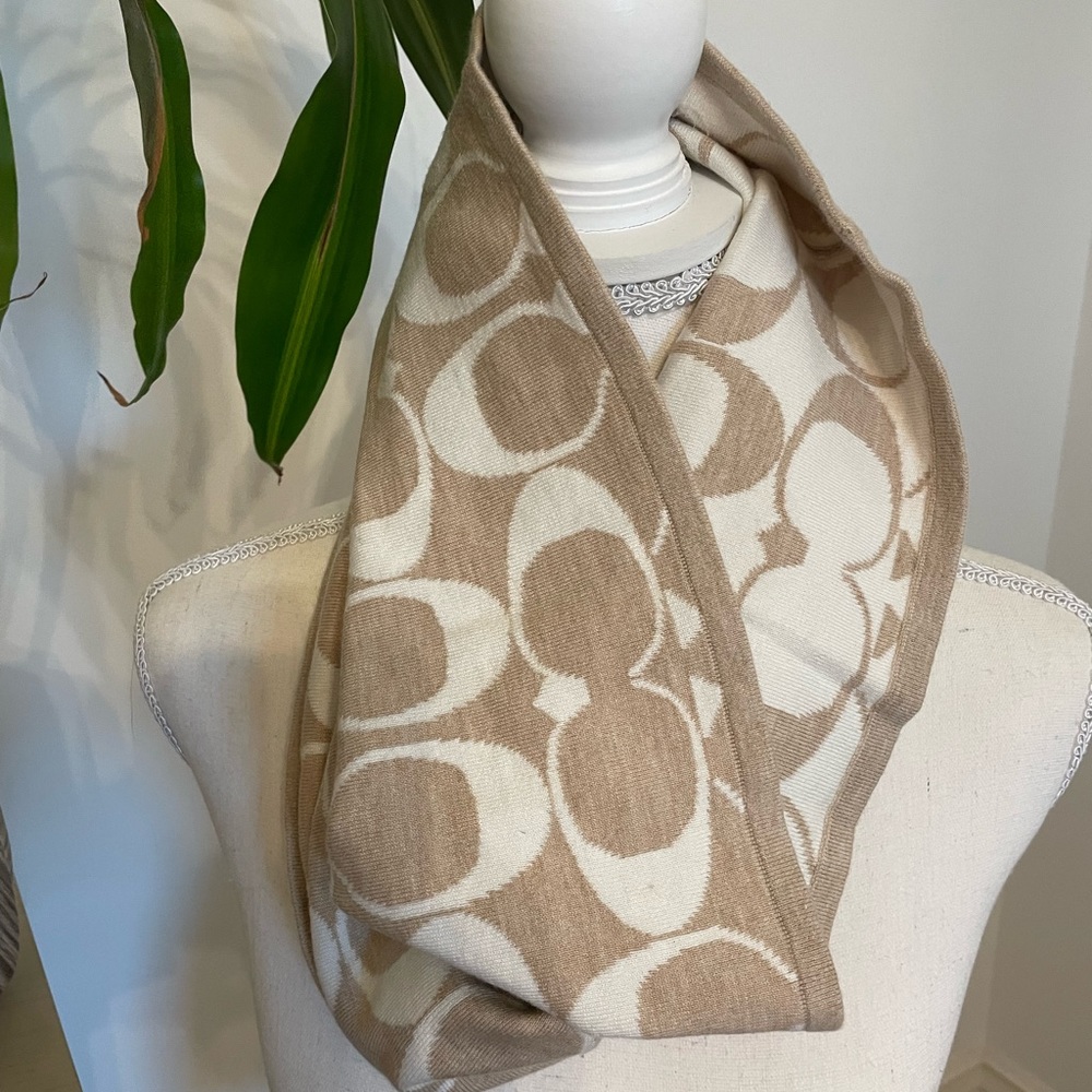 Coach neck scarf in beige and cream